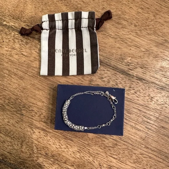 Gorgeous HENRI BENDEL Sparkly Rhinestone, Silver Infinity Bracelet - Picture 3 of 11